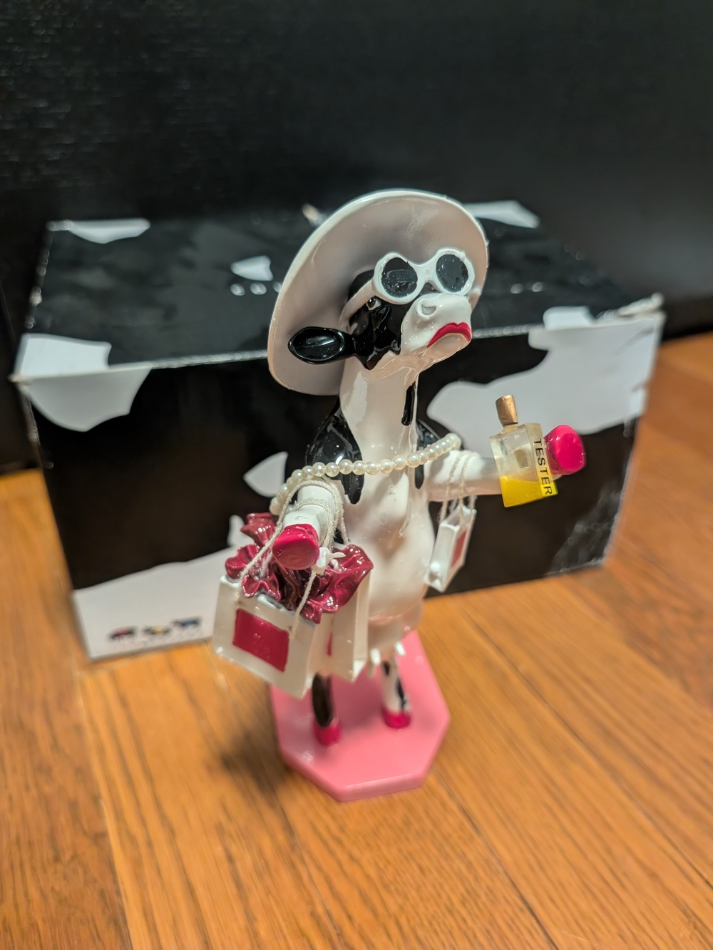 New Cow Parade Shopper Figurine in White and Pink With Original Box